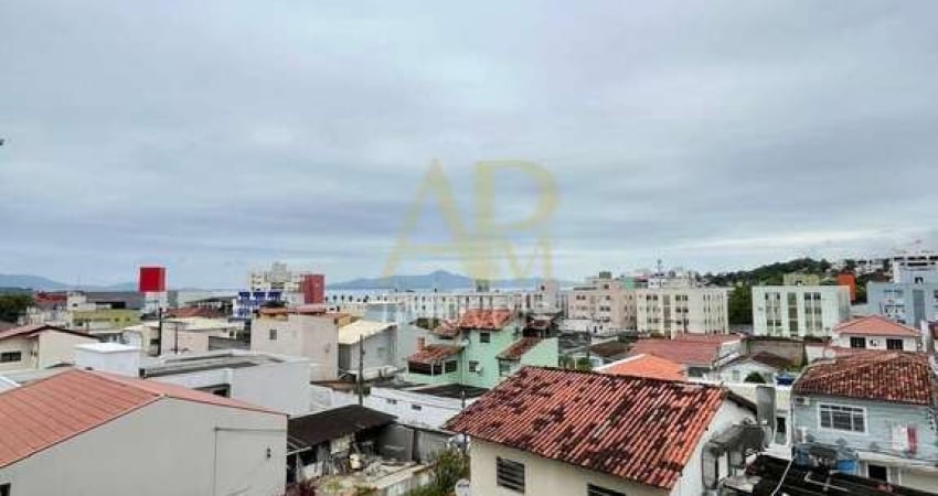 Apartamento à Venda com 03 dormitórios, na Praia Comprida em SJ