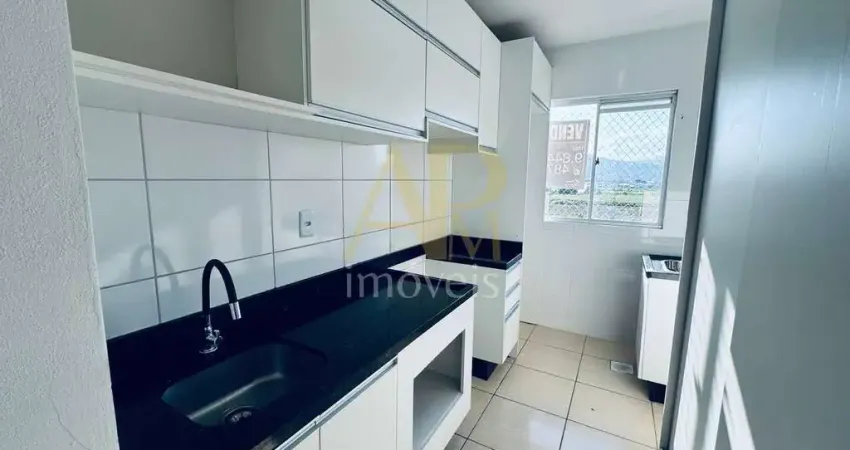 Apartamento com 2 dorm, vaga coberta, móvel na cozinha na guarda do cubatão