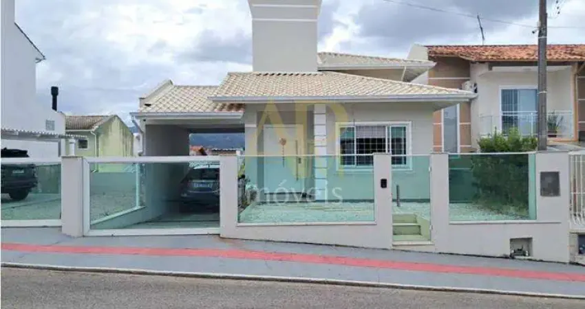 Casa sozinha à venda: 3 dorm (1 suíte) e churrasqueira em forquilhas/sj