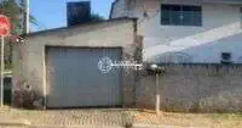 Terreno De Esquina Com Casa À Venda no Bairro Colônia Rio Grande em Curitiba - PR