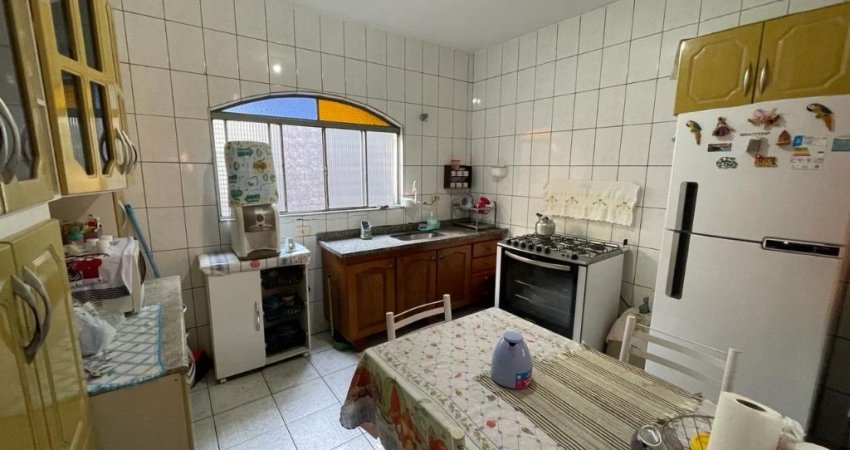 Casa 3 quartos 2 vagas + edícula com 2 cômodos- Carapicuíba.