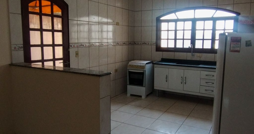 Ótima Casa com sacada nos quartos e 5 vagas cobertas.