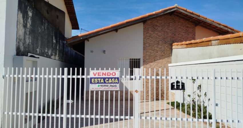 Ótima  Casa térrea com 2 quartos e 2 vagas - em Parque Turiguara - Cotia - SP