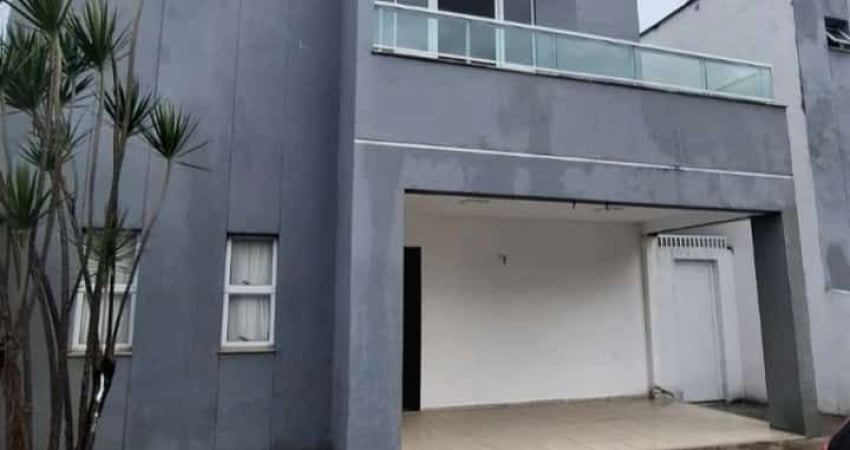 Alugo casa em condomínio seme-mobiliada