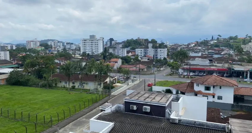 Apartamento com sacada e vista livre bairro saguaçu, joinville/sc