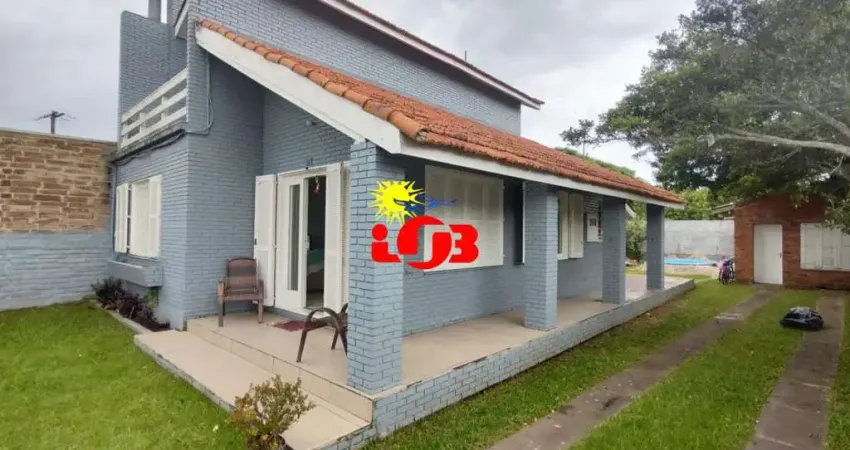 Linda residência em alvenaria, localizada no centro de imbé!