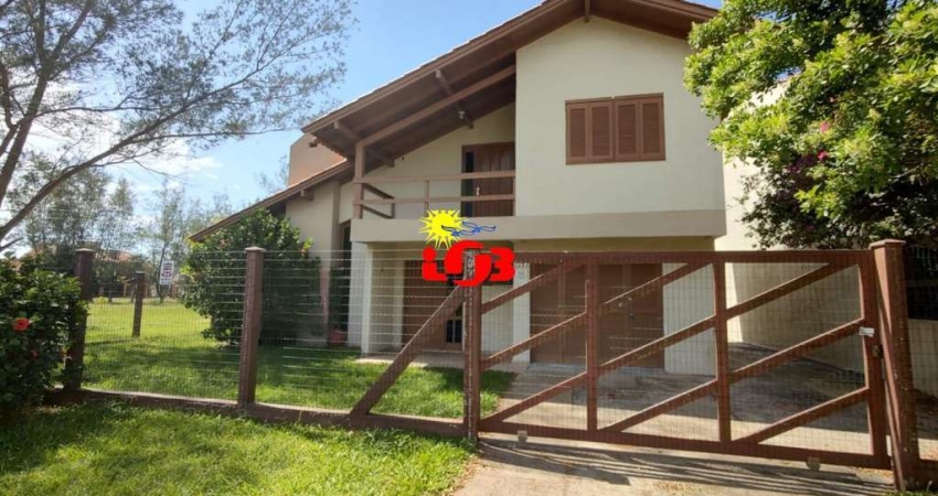 Casa à venda em Imbé, Centro: Próximo ao Mar, Alarme 24h, Churrasqueira e mais!