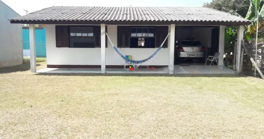 Casa bem localizada próxima aos principais comércios da região!