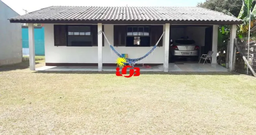 Casa bem localizada próxima aos principais comércios da região!