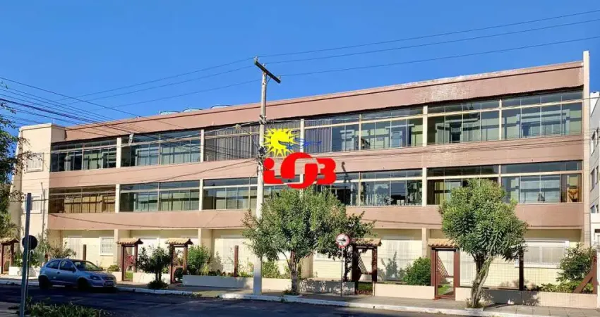 Apartamento de 02 dormitórios com sacada no centro de tramandaí