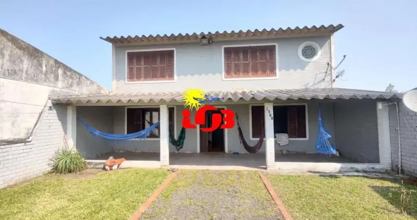 Sobrado com orientação solar frente norte próximo da Barra de Imbé-RS!