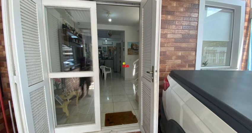 Excelente geminado duplex na Zona Nova