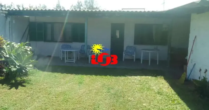 Oportunidade! próximo ao mar, alarme 24h, churrasqueira, pátio fechado, semi-mobiliado!