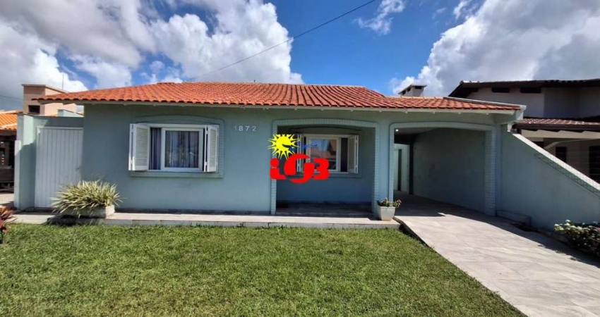 Casa com piscina e anexo em ótima localização no centro de Imbé-RS!