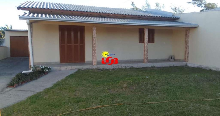 Excelente casa à venda em Imbé,  no Balneário Mariluz, próximo ao mar. Confira essa oportunidade!