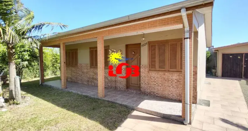 Casa 03 dormitórios, no bairro de Mariluz em Imbé-RS!