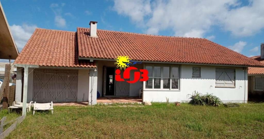 Linda casa à beira mar, com 2 terrenos no Balneário Nordeste!