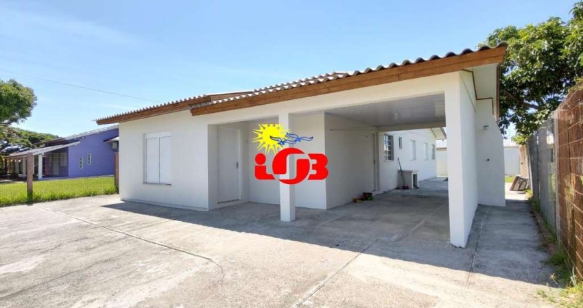 Linda casa, a poucas quadras do mar!