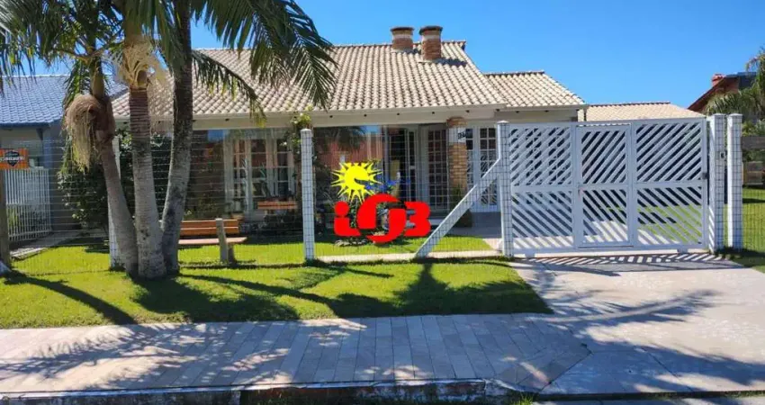 Belíssima casa  á venda em Imbé Centro *Alto Padrão