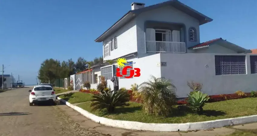 Casa sobrado à venda em balneário harmonia/ imbé - próximo ao mar, com piscina e móveis planejados