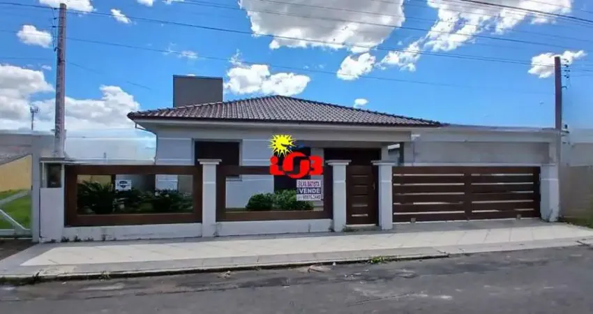 Casa de 03 dormitórios, com ótima localização no centro de tramandaí!