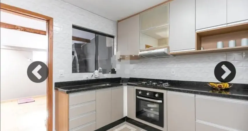 Linda casa com ponto comercial na frente podendo fazer mais um quarto ou abrir seu negocio