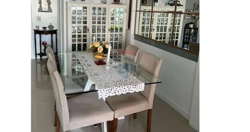 Excelente apartamento com 3 quartos e uma linda vista para a praia, em Charitas, Niterói.