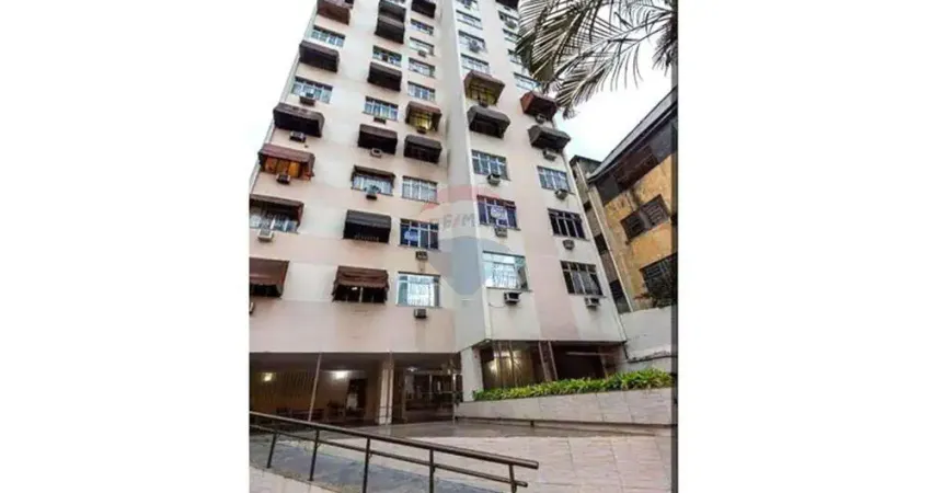 EXCELENTE APARTAMENTO EM ICARAÍ DE DOIS QUARTOS VAGA DE VARAGEM COBERTA NA  RUA JORNALISTA  IRENEU MARINHO.