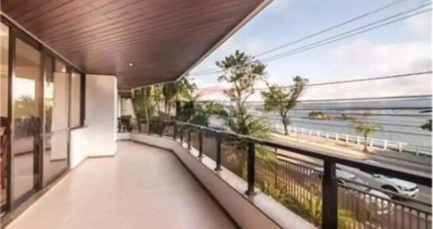 Maravilhoso e amplo apartamento, com 5 quartos sendo 4 suítes,  3 vagas - frente mar ao lado do MAC