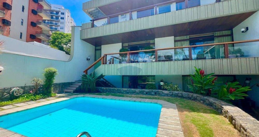 Maravilhosa casa moderna, de luxo, com 3 andares, 4 suítes, piscina, sauna, sala de jogos e elevador. Viagem, Niterói