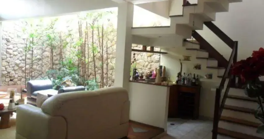 Casa com 6 quartos à venda na Rua Tuiucuê, Saúde, São Paulo
