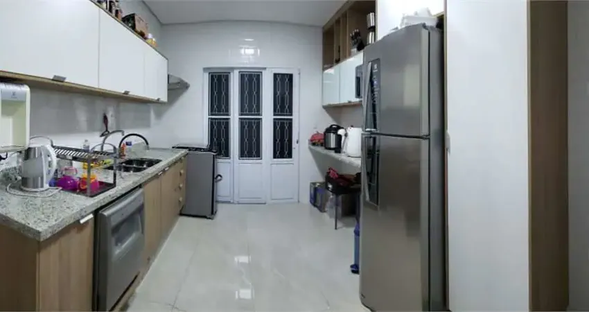 Casa com 3 quartos à venda na Rua Professor Sousa Barros, Saúde, São Paulo