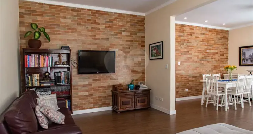 Casa de vila com 2 quartos à venda em Cambuci - SP