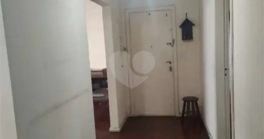 Apartamento com 3 quartos à venda em Cerqueira César - SP