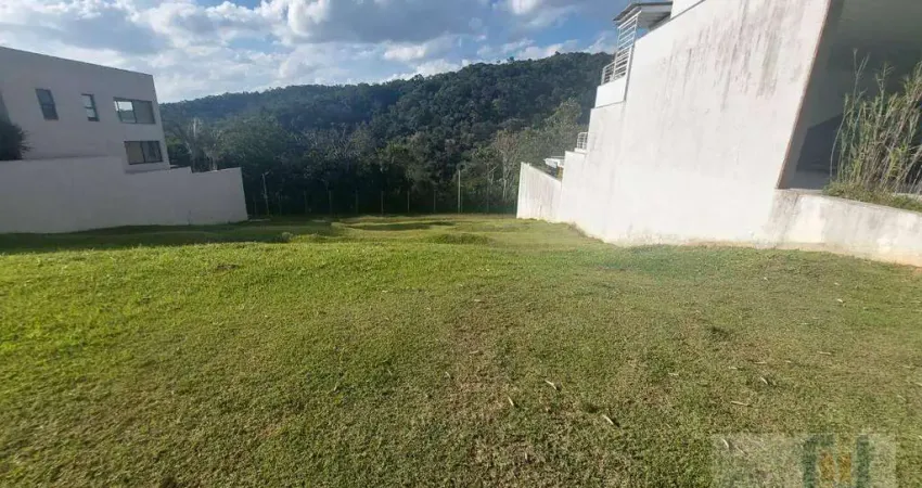 Terreno em declive à venda R$ 2.940.000,00 , com fundo para mata – 490 m² | Condomínio Gênesis 2 – Alphaville, Santana de Parnaíba/SP