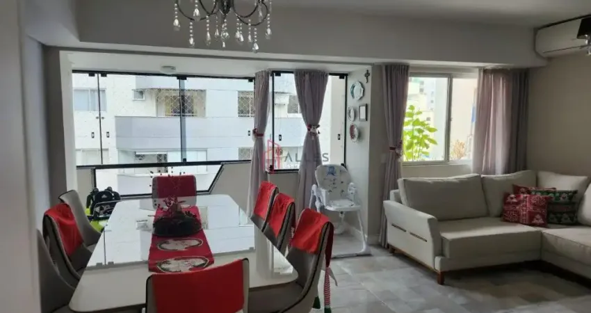 VENDE-SE APARTAMENTO MOBILIADO NO CENTRO DE BALNEÁRIO CAMBORIU/SC