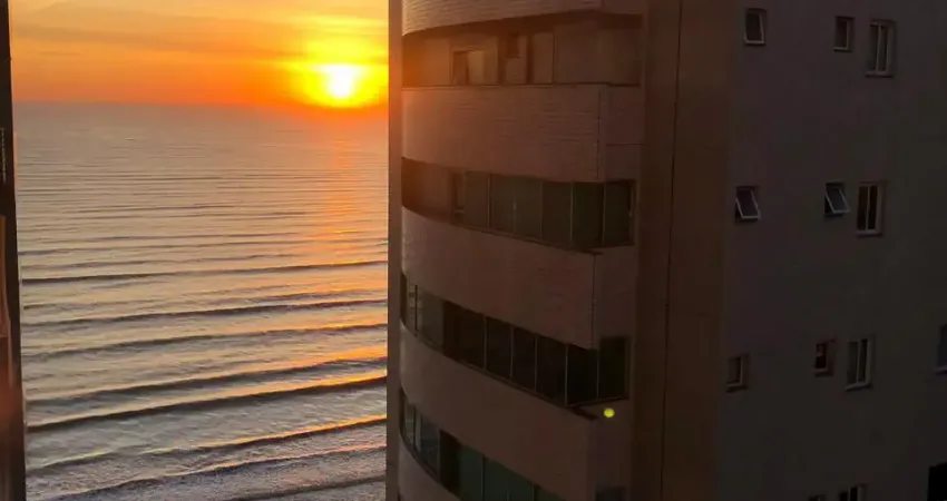 VENDE SE APARTAMANTO FRENTE (LATERAL) MAR PE NA AREIA