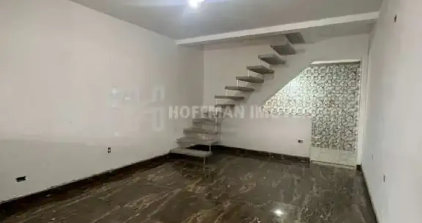 Sobrado à venda com churrasqueira, 03 dormitórios e 02 vagas de garagem no bairro santa maria