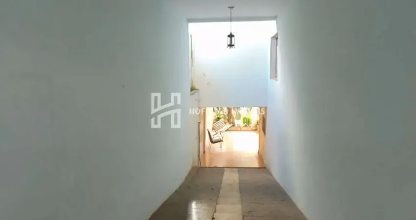 OPORTUNIDADE DE SOBRADO COM ÓTIMA LOCALIZAÇÃO!