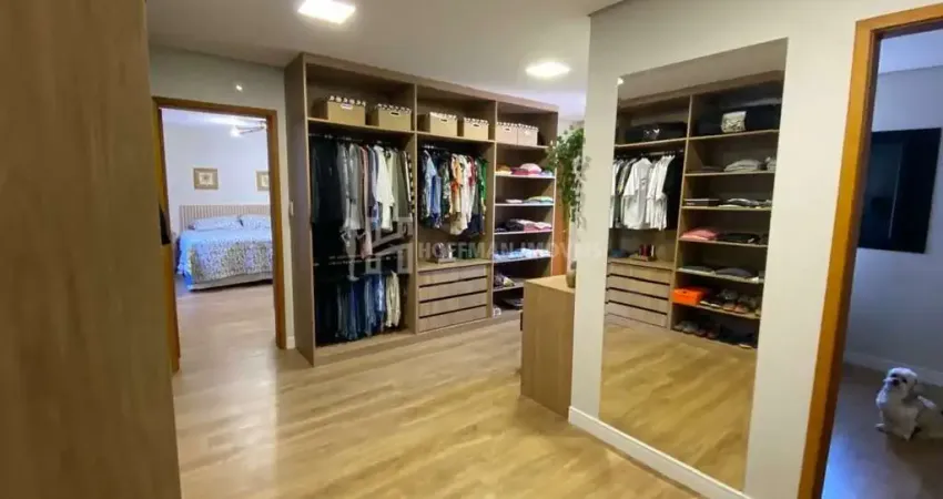 Casa ampla com Piscina, churrasqueira, closet!
