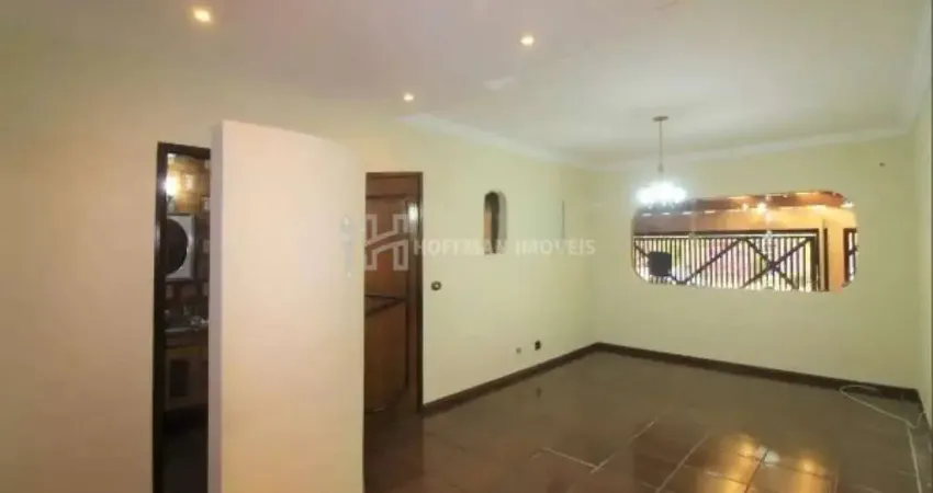 Casa Térrea com 03 Dormitórios, 02 Suítes, 02 Vagas + Edícula à Venda no Bairro Santa Paula - SCS !!
