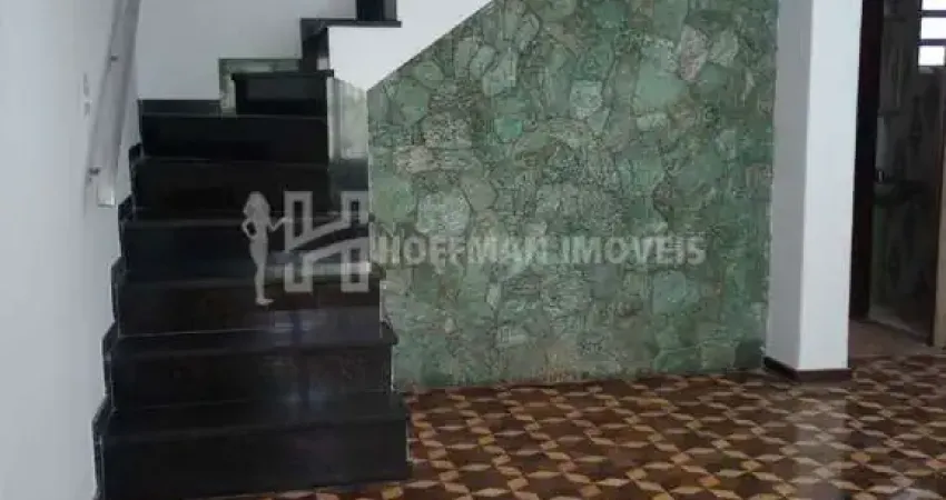 Sobrado à venda com 03 dormitórios e 02 vagas no bairro santa maria