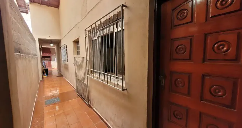 Casa Assobradada à Venda com 3 Quartos e WC no Jardim Marek