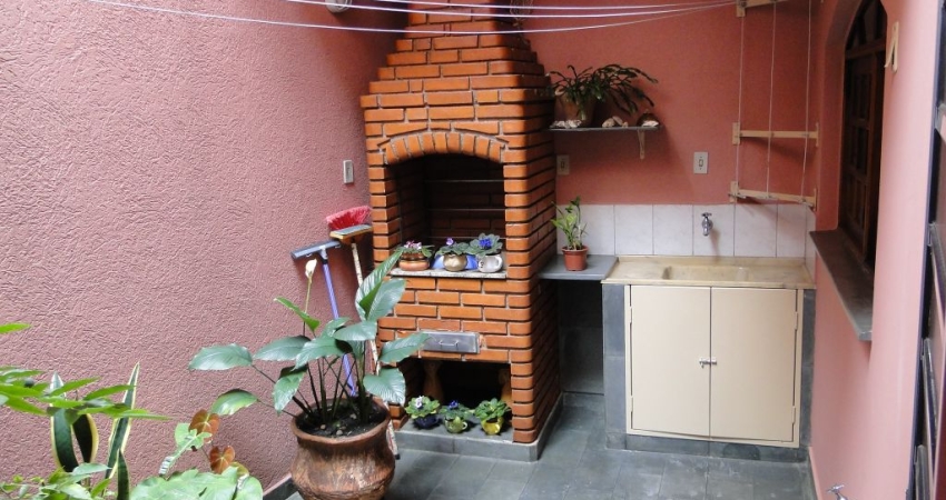 Sobrado à Venda com 3 Quartos e 4 WC's no Parque Marajoara, Santo André, SP