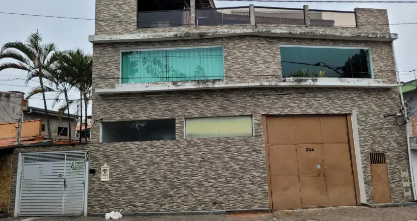 Prédio comercial com salão de 180m² e 2 apartamentos de 220m² todo reformado no parque marajoara