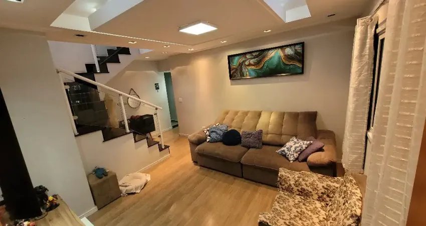 Sobrado à Venda com 3 Quartos e 2 WC's no Parque Guaraciaba