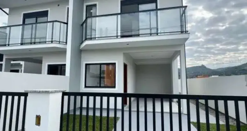 Sobrado para Venda em São José, Forquilhas, 3 dormitórios, 1 suíte, 2 banheiros, 1 vaga