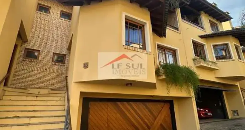 Casa em condomínio com espaço gourmet, piscina e 3 dormitórios – zona sul