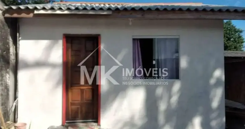 Casa à venda na Avenida Vinte e Nove de Abril, Centro, Guaratuba