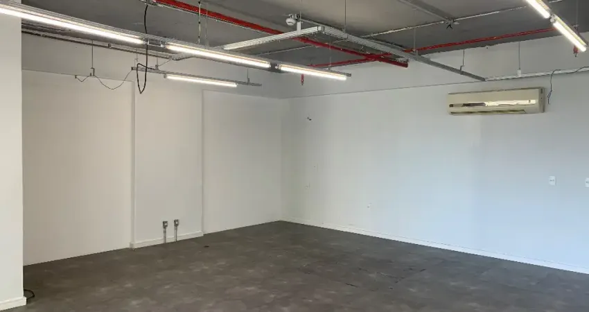 Sala comercial com 1 sala para alugar na Rua Verbo Divino, 2001, Chácara Santo Antônio, São Paulo